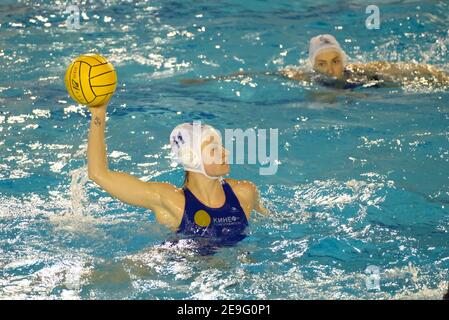 Verona, Italien. Februar 2021, 4th. Verona, Italien, Monte Bianco Pools, Februar 04, 2021, Evgeniya Ivanova - Kinef Surgutneftegas während Kinef Surgutneftgas vs CN Mataro - Waterpolo EuroLeague Frauen Spiel Kredit: Roberto Tommasini/LPS/ZUMA Wire/Alamy Live News Stockfoto