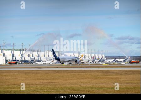 München, Deutschland - Februar 04. 2021 : Lufthansa Sonderflug LH2575 ab Mount Pleasant auf den Falklandinseln MPN landet am Münchner Flughafen MUC Stockfoto