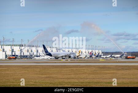München, Deutschland - Februar 04. 2021 : Lufthansa Sonderflug LH2575 ab Mount Pleasant auf den Falklandinseln MPN landet am Münchner Flughafen MUC Stockfoto