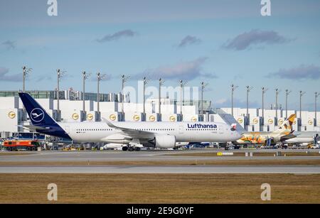 München, Deutschland - Februar 04. 2021 : Lufthansa Sonderflug LH2575 ab Mount Pleasant auf den Falklandinseln MPN landet am Münchner Flughafen MUC Stockfoto