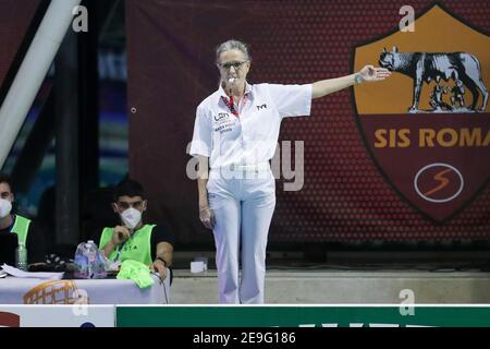 Roma, Italien. Februar 2021, 4th. Roma, Italien, Acquatic Centre of Ostia, 04. Februar 2021, Schiedsrichter Spiel während Olympiakos SF Piraeus gegen Plebiscito Padova - Waterpolo EuroLeague Frauen Spiel Kredit: Luigi Mariani/LPS/ZUMA Wire/Alamy Live News Stockfoto