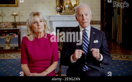 Washington DC, USA. 04th. Februar 2021: In ihrem ersten Interview im Weißen Haus, Präsident JOE BIDEN und Dr. 04th. Februar 2021. JILL BIDEN spricht mit People Magazine für ihre Titelgeschichte. Kredit: People.Com/ZUMA Wire/Alamy Live Nachrichten Stockfoto