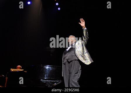 Blues-Legende B. B. King spielt live auf der französischen Etappe seiner weltweiten 'Farewell Tour' am 17. September 2006 im Zenith-Konzertsaal in Paris, Frankreich. Foto von Nicolas Khayat/ABACAPRESS.COM Stockfoto