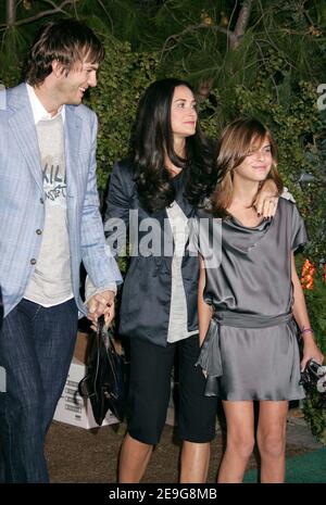 Ashton Kutcher, Demi Moore und ihre Tochter Tallulah Belle nehmen an der Premiere von "Open Season" Teil, die am 25. September 2006 im Greek Theatre in Los Angeles, CA, USA, stattfand. Foto von Baxter/ABACAPRESS.COM Stockfoto