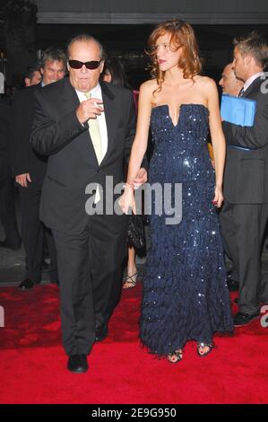 Jack Nicholson und Paz de la Huerta besuchen am 26. September 2006 die Premiere von "The Departed" im Ziegfeld Theatre in New York City, NY, USA. Foto von Gregorio Binuya/ABACAPRESS.COM Stockfoto