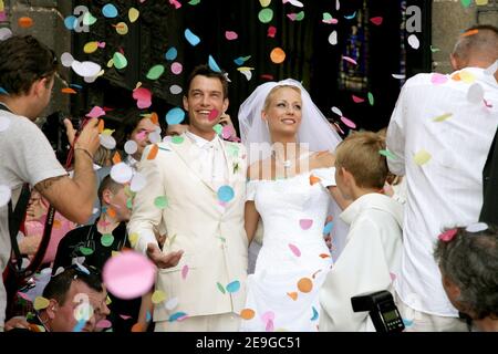 Elodie Gossuin und Bertrand Lacherie heiraten am 1. Juli 2006 in der Kirche Compiegne und im Rathaus von Trosly-Breuil in Nordfrankreich. Foto von Nebinger-Suu/ABACAPRESS.COM Stockfoto