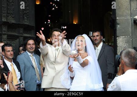 Elodie Gossuin und Bertrand Lacherie heiraten am 1. Juli 2006 in der Kirche Compiegne und im Rathaus von Trosly-Breuil in Nordfrankreich. Foto von Nebinger-Suu/ABACAPRESS.COM Stockfoto