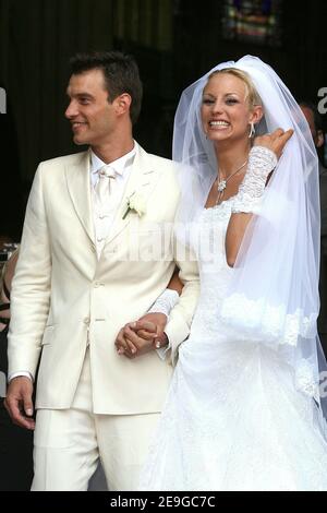 Elodie Gossuin und Bertrand Lacherie heiraten am 1. Juli 2006 in der Kirche Compiegne und im Rathaus von Trosly-Breuil in Nordfrankreich. Foto von Nebinger-Suu/ABACAPRESS.COM Stockfoto