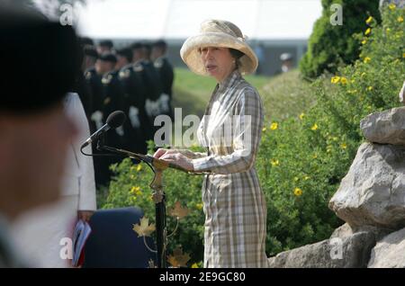 Prinzessin Anne nimmt an einer Zeremonie im Denkmal von Beaumont-Hamel in Nordfrankreich Teil, um den 90th. Jahrestag der Schlacht an der Somme zu begehen, der blutigsten Verlobung des Ersten Weltkriegs und eines Konflikts, der am 1. Juli 2006 für immer in das kollektive Gedächtnis Großbritanniens eindrankte. Foto von Mousse/ABACAPRESS.COM Stockfoto