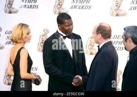 DIE US-Schauspielerin Kim Raver und der US-Schauspieler Dennis Haysbert aus '24' und Prinz Albert II. Von Monaco nehmen am 1. Juli 2006 an der Abschlussfeier des Monte Carlo Television Festival 46th in Monaco Teil. Foto von Denis Guignebourg/ABACAPRESS.COM Stockfoto