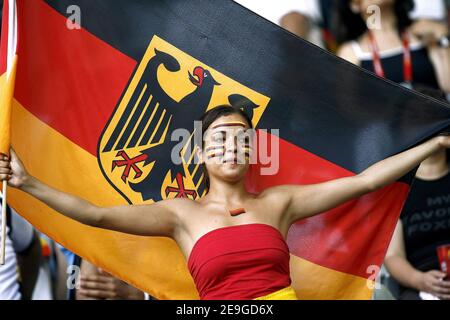 Deutschlands Fan während der WM 2006, Halbfinale, Italien gegen Deutschland im Signal Iduna Park Stadion in Dortmund, Deutschland am 4. Juli 2006. Italien gewann 2-0. Foto von Christian Liewig/ABACAPRESS.COM Stockfoto