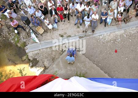 Der französische Führer der MPF Philippe de Villiers hielt am 08. Juli 2006 ein Treffen in Aix-en-Provence, Südfrankreich, ab. Philippe de Villiers erklärte sich für die Präsidentschaftswahlen 2007 als Kandidat. Foto von gerald Holubowicz/ABACAPRESS.COM Stockfoto