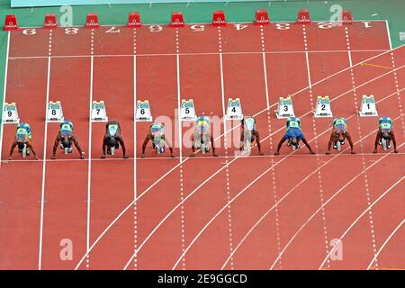 Niederländische Antillen' Churandy Martina (Linie 1), US Leonard Scott (Linie 2), USA Shawn Crawford (Linie 3), Frankreich Ronald Pognon (Linie 4), Jamaika's Asafa Powell (Linie 5), USA's Marcus Brunson (Linie 6), Trinidad & Tobago's Marc Burns (Linie 7), USA's Jason Smoots (Linie 8) und Jamaica's Michael Frater (Linie 9) Auf 100 Metern Männer während des Athletics Meeting Gaz de France im Stade de France in Saint-Denis bei Paris, Frankreich am 8. Juli 2006. Foto von Medhi Taamallah/Cameleon/ABACAPRESS.COM Stockfoto