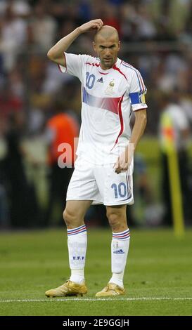 Zinedine Zidane aus Frankreich beim Finale der FIFA Fußball-Weltmeisterschaft 2006 Italien gegen Frankreich im Olympiastadion in Berlin, Deutschland, Sonntag, 09. Juli 2006. Foto: Hahn/Gouhier/Orban/ABACAPRESS.COM Stockfoto