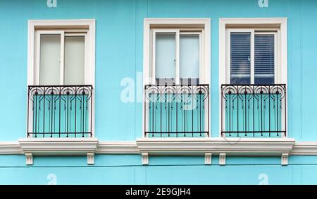 Mischung aus moderner und kolonialer Architektur, Casco Viejo Old Quarter in Panama City, Panama. Stockfoto