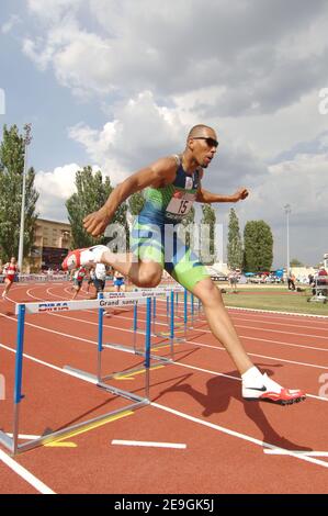 Der französische Naman Keita tritt am 20. Juli 2006 in Nancy, Frankreich, bei den französischen Leichtathletik-Meisterschaften auf 400 Meter Hürden an. Foto von Gouhier-Kempinaire/Cameleon/ABACAPRESS.COM Stockfoto