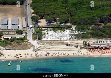 Luftaufnahmen vom Nikki Beach in Saint-Tropez, Frankreich am 29. Juli 2006. Pamela Anderson und Kid Rock Hochzeitsfeier findet hier heute Abend statt. Foto von ABACAPRESS.COM Stockfoto