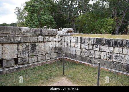 Tzompantli, Plattform der Schädel aus Chichen Itza Stockfoto