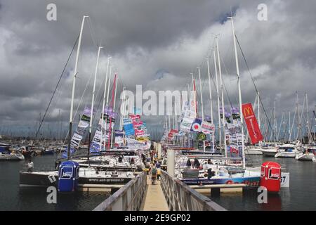 Illustration vor dem Solo-Rennen: 9 Skipper, davon 29 Rookies, fünf Frauen und sechs internationale Einsendungen, haben ihre Einsendungen bei La Solitaire Afflelou Le Figaro 2006 eingereicht, um das 1.898 Seemeilen-Solo-Rennen zwischen Frankreich, Spanien und Irland zu gewinnen. Die am 1. August 2006 den Gesamtsieger der Ausgabe 37th in Cherbourg-Octeville, Frankreich, hervorbringen wird. Foto von Nicolas Chauveau/Cameleon/ABACAPRESS.COM Stockfoto