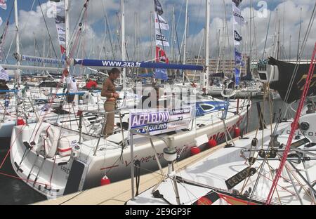 Illustration vor dem Solo-Rennen: 9 Skipper, davon 29 Rookies, fünf Frauen und sechs internationale Einsendungen, haben ihre Einsendungen bei La Solitaire Afflelou Le Figaro 2006 eingereicht, um das 1.898 Seemeilen-Solo-Rennen zwischen Frankreich, Spanien und Irland zu gewinnen. Die am 1. August 2006 den Gesamtsieger der Ausgabe 37th in Cherbourg-Octeville, Frankreich, hervorbringen wird. Foto von Nicolas Chauveau/Cameleon/ABACAPRESS.COM Stockfoto