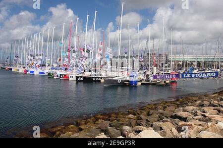 Illustration vor dem Solo-Rennen: 9 Skipper, davon 29 Rookies, fünf Frauen und sechs internationale Einsendungen, haben ihre Einsendungen bei La Solitaire Afflelou Le Figaro 2006 eingereicht, um das 1.898 Seemeilen-Solo-Rennen zwischen Frankreich, Spanien und Irland zu gewinnen. Die am 1. August 2006 den Gesamtsieger der Ausgabe 37th in Cherbourg-Octeville, Frankreich, hervorbringen wird. Foto von Nicolas Chauveau/Cameleon/ABACAPRESS.COM Stockfoto