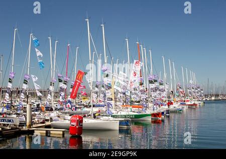 Illustration vor dem Solo-Rennen: 9 Skipper, davon 29 Rookies, fünf Frauen und sechs internationale Einsendungen, haben ihre Einsendungen bei La Solitaire Afflelou Le Figaro 2006 eingereicht, um das 1.898 Seemeilen-Solo-Rennen zwischen Frankreich, Spanien und Irland zu gewinnen. Die am 1. August 2006 den Gesamtsieger der Ausgabe 37th in Cherbourg-Octeville, Frankreich, hervorbringen wird. Foto von Nicolas Chauveau/Cameleon/ABACAPRESS.COM Stockfoto