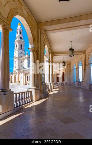 Arkade des berühmten Heiligtums von Fatima in Portugal Stockfoto