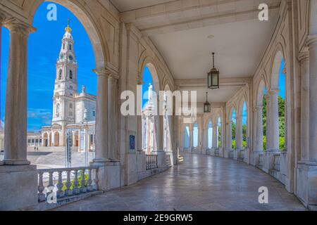 Arkade des berühmten Heiligtums von Fatima in Portugal Stockfoto