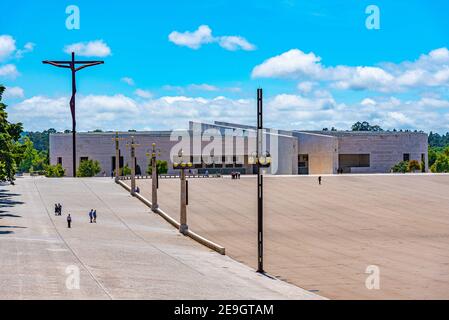 Arkade des berühmten Heiligtums von Fatima in Portugal Stockfoto