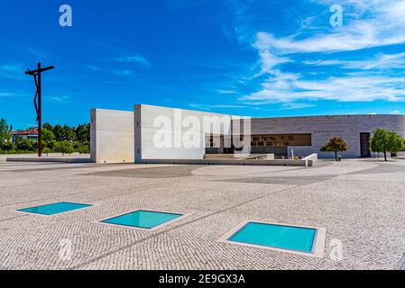 Basilika der Heiligen Dreifaltigkeit und des Hohen Kreuzes in Fatima, Portugal Stockfoto