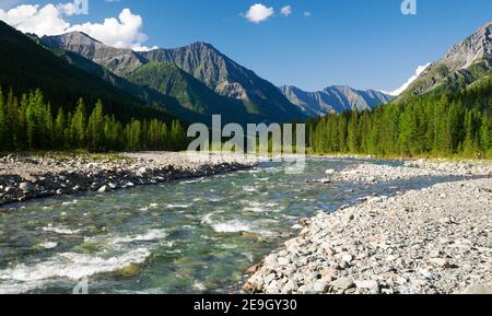 sumak Fluss - sayan Berge - russland Stockfoto