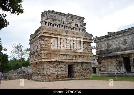 Das Haus der geheimnisvollen Schrift Akab Dzib im Las Monjas Komplex, La Iglesia, aus Chichen Itza, Yucatan, Mexiko Stockfoto