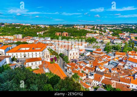 Luftaufnahme von Stadtbild und Kathedrale von Leiria, Portugal Stockfoto