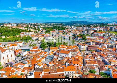 Luftaufnahme von Stadtbild und Kathedrale von Leiria, Portugal Stockfoto