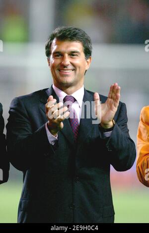 Barcelona-Präsident Joan Laporta während der Gamper-Trophäe, FC Barcelona gegen Bayern im Nou Camp, in Barcelona, Spanien, am 22. August 2006. Barcelona gewann 4-0. Foto von Manuel Blondau/Cameleon/ABACAPRESS.COM Stockfoto