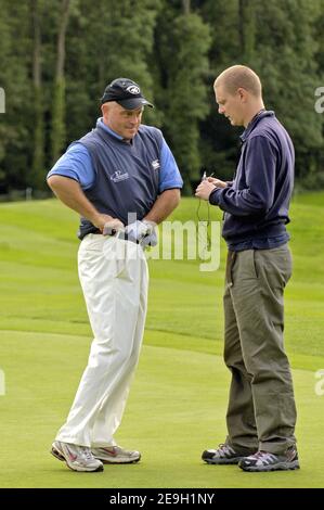 Schauspieler Ross Kemp nimmt am 25. August 2006 am Allstars Golf Tournament in Newport, Wales, Teil. Foto von Stuart Morton/ABACAPRESS.COM Stockfoto