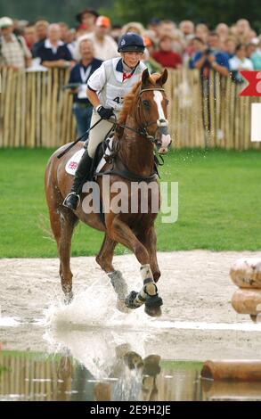 Die britische Zara Phillips auf ihrem Pferd 'Toy Town' beim Cross Country Wettbewerb der Weltreiterspiele in Aachen, Deutschland, am 26. August 2006. Foto von Edwin Cook/Cameleon/ABACAPRESS.COM Stockfoto