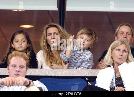 Der US-Amerikaner Andre Agassi besiegt den Rumänen Andrei Pavel in der Runde 1st der US Open 2006, die am 28. August 2006 in Flushing Meadow in New York City, NY, USA, stattfand. Der Spieler, der angekündigt hat, dass er nach diesem Turnier in den Ruhestand gehen wird, wurde von seiner Frau Steffi Graf und ihren beiden Kindern Jaden Gil und Jaz Elle unterstützt. Foto von Lionel Hahn/ABACAPRESS.COM Stockfoto