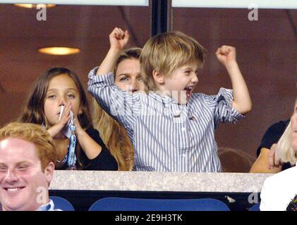 Der US-Amerikaner Andre Agassi besiegt den Rumänen Andrei Pavel in der Runde 1st der US Open 2006, die am 28. August 2006 in Flushing Meadow in New York City, NY, USA, stattfand. Der Spieler, der angekündigt hat, dass er nach diesem Turnier in den Ruhestand gehen wird, wurde von seiner Frau Steffi Graf und ihren beiden Kindern Jaden Gil und Jaz Elle unterstützt. Foto von Lionel Hahn/ABACAPRESS.COM Stockfoto