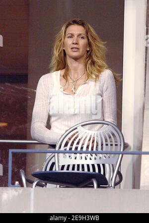 Der US-Amerikaner Andre Agassi besiegt den Rumänen Andrei Pavel in der Runde 1st der US Open 2006, die am 28. August 2006 in Flushing Meadow in New York City, NY, USA, stattfand. Der Spieler, der angekündigt hat, dass er nach diesem Turnier in den Ruhestand gehen wird, wurde von seiner Frau Steffi Graf und ihren beiden Kindern Jaden Gil und Jaz Elle unterstützt. Foto von Lionel Hahn/ABACAPRESS.COM Stockfoto