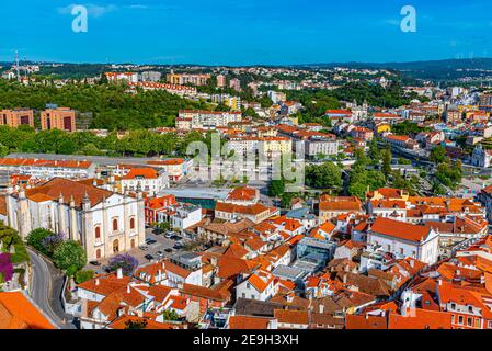 Luftaufnahme von Stadtbild und Kathedrale von Leiria, Portugal Stockfoto