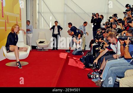 Die italienische Schauspielerin und Jurymitglied Stefania Rocca posiert bei der Jury-Fotoschau des jährlich stattfindenden Filmfestivals Venedig 63rd in Venedig, Italien, am 30. August 2006. Foto von Nicolas Khayat/ABACAPRESS.COM Stockfoto