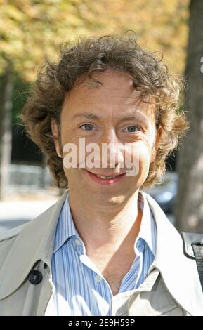 Der französische TV-Moderator Stephane Bern kommt im Pavillon Gabriel in Paris an, um am 30. August 2006 an der Aufzeichnung von Michel Druckers Talkshow "Vivement Dimanche" teilzunehmen.Foto von Denis Guignebourg/ABACAPRESS.COM Stockfoto