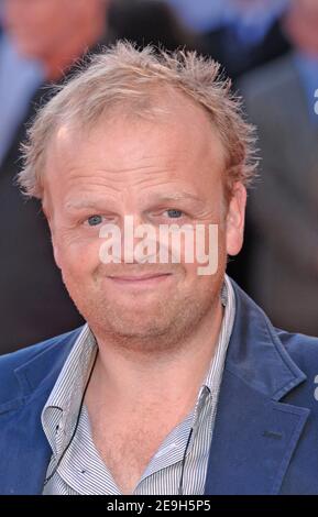 Der Schauspieler Toby Jones läuft auf dem roten Teppich bei der Premiere von "inFAMOUS", die am 31. August 2006 beim jährlichen Filmfestival Venedig 63rd in Venedig, Italien, stattfand. Foto von Nicolas Khayat/ABACAPRESS.COM Stockfoto