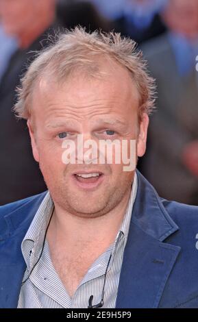 Der Schauspieler Toby Jones läuft auf dem roten Teppich bei der Premiere von "inFAMOUS", die am 31. August 2006 beim jährlichen Filmfestival Venedig 63rd in Venedig, Italien, stattfand. Foto von Nicolas Khayat/ABACAPRESS.COM Stockfoto