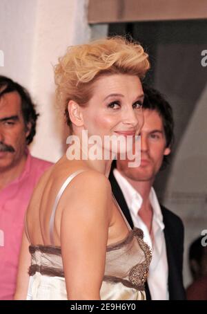 Die französische Schauspielerin Juliette Binoche kommt am 1. September 2006 zur Premiere ihres neuen Films 'Quelques Jours en Septembre' beim alljährlichen Filmfestival Venedig 63rd in Venedig, Italien. Foto von Nicolas Khayat/ABACAPRESS.COM Stockfoto