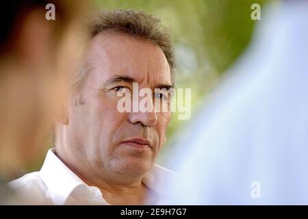 UDF-Chef Francois Bayrou besucht zusammen mit seinen Gästen Michel Rocard , Michel Barnier und Jean-Marie Cavada am 1. September 2006 die UDF-Sommeruniversität in La Grande Motte, Südfrankreich. Foto von Pascal Parrot/ABACAPRESS.COM Stockfoto