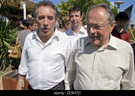 UDF-Chef Francois Bayrou besucht zusammen mit seinen Gästen Michel Rocard , Michel Barnier und Jean-Marie Cavada am 1. September 2006 die UDF-Sommeruniversität in La Grande Motte, Südfrankreich. Foto von Pascal Parrot/ABACAPRESS.COM Stockfoto