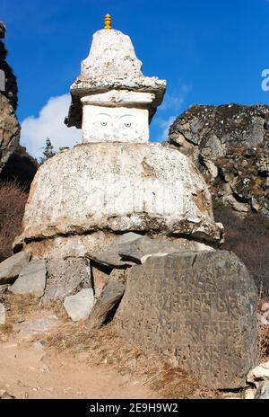 Stupa auf dem Weg zum Everest-Basislager - Nepal Stockfoto