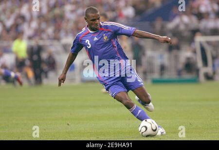 Der französische Eric Abidal im Einsatz während des UEFA European Cup Gruppe B Qualifying Match 2008 Frankreich gegen Italien, im Stade de France in Saint-Denis, Nord Paris. Frankreich gewann 3-1, am 6. September 2006. Foto von Guibbaud-Taamalah/Cameleon/ABACAPRESS.COM Stockfoto